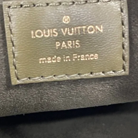 Louis Vuitton Coussin Monogram Embossed Lambskin (JB1052) - Picture 9 of 9